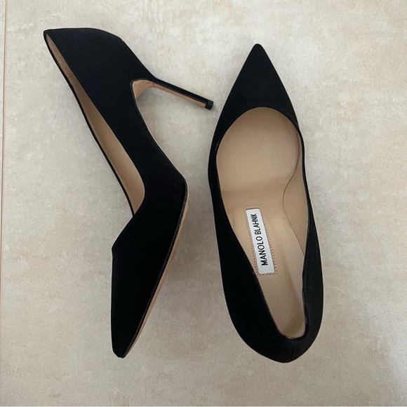 NEW Manolo Blahnik Black Pumps - Picture 1 of 16
